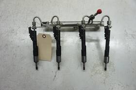 0261500136 Bmw 2013-2018 M6 F12 Oem Left Side Fuel Injector Line With Injectors