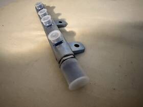 Lr164041 Bosch Fuel Rail Manifold Land Rover Range 3.0 Tdv6 R/side