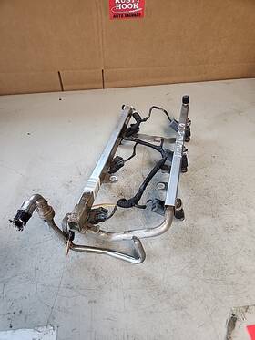 21359156 Chevrolet 2007 Chevy Malibu Fuel Rail With Injectors Injector