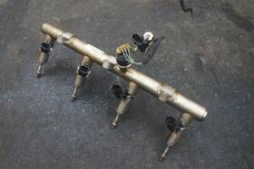 247588 Ferrari 247581 Right Fuel Injection Rail Pipe 4 Injector California 2010