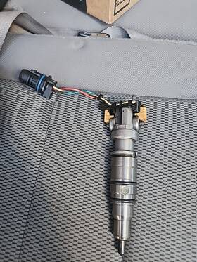 10-807 Ford Remember 2005 F-250 Powerstroke Injectors All 8 Are In Great Shape See Pics