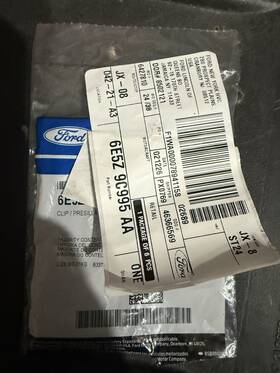 6e5z9c995aa Ford 2007-2013 Edge Injector Securing Clips