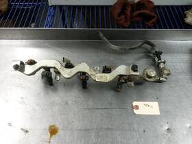 6m2eac Ford Fuel Injectors Set With Rail From 2006 Escape 3.0