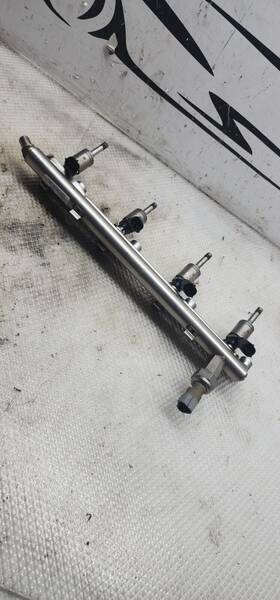Cm5e-9h487-ak Ford 2012 - 2018 Focus Fuel Rail Wit Injection Oem C