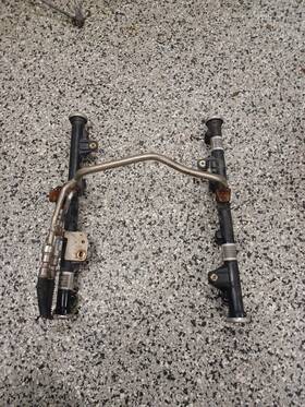 25326901 General Motors 25326900 2001- 2007 Gm 5.3 Ls L59 Injector Fuel Rails 25326900/25326901 - Used