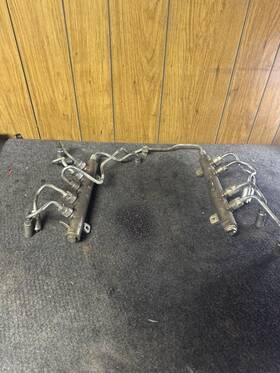 8973613524 Genuine Gm 06-10 Silverado Sierra Lbz Lmm High Pressure Fuel Rail Set