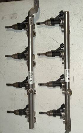 12618333 Gm 12687237 1 # R Fuel Rail And L With Used Injectors