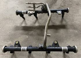 17202093 Gm 99-02 2000 Silverado Tahoe Avalanche Fuel Rail With Injectors 5.3l Fast Ship