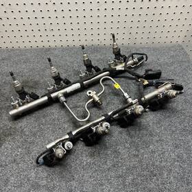 12687247 Gm Trucks 12699778 16-22 Chevy Silverado 1500 5.3 Fuel Injectors With Rail