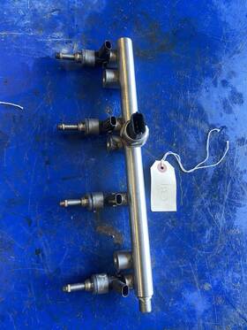 C331 Hyundai 1205070120996 11-14 Sonata 13-16 Santa Fe 11-15 Optima Fuel Rail With Injectors 2.4