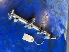 C330 Hyundai 1208070120507 11-14 Sonata 13-16 Santa Fe 11-15 Optima Fuel Rail With Injectors 2.4