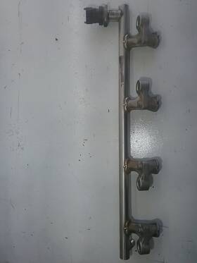 Pe0113150 Mazda 2019-2023 3 2.5l Fuel Injection Rail M118