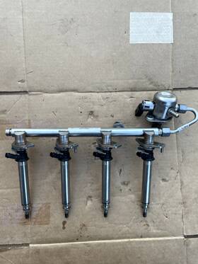A2600701000 Mercedes-benz 2600701000 2020 A Class A35 Amg Fuel Injection Rail And Injectors Oem