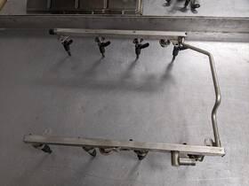 2720780248 Mercedes-benz Fuel Injectors Set With Rail For 10-12 Gl550 5.5 Gas