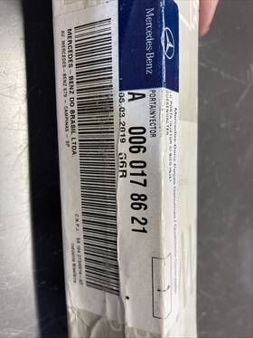 A-006-017-86-21 Mercedes-benz Nozzle And Holder Assembly A0060178621