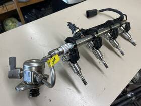 12654650 Oem 2014 - 2020 Regal 2.0l Turbo Injector Rail Injectors Fuel Pressure Regulator