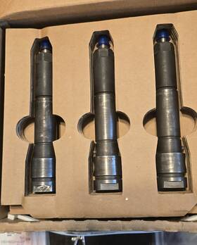 Remack 85135080 Fuel Injectors For Mack Truck Model Pure-bred 6 Pack Injector Kit