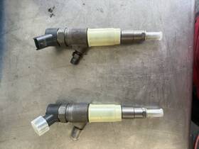 100509 Thermo King Themro S Model Injectors Two Used But Good Totaled Unit Works
