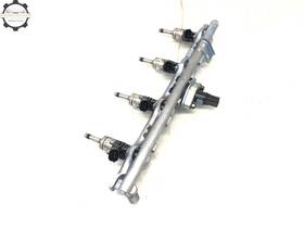 2325024010 Toyota 2019-2025 Corolla Hatchback 2.0l Fuel Injector Rail Line With Injectors Oem