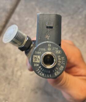 Volkswagen 0445110429 Fuel Injection Rail Vw Passat 15