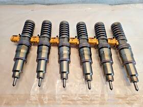 20547351 Volvo Set Of 6 D12 Diesel Engine Fuel Injectors Low Mileage Oem